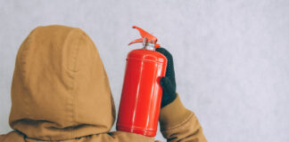 Jakie zabezpieczenia przeciwpożarowe są obowiązkowe w Polsce